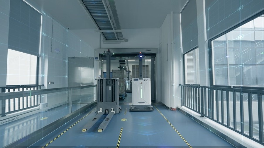 海普瑞坪山5G數(shù)智化工廠-AGV小車自動(dòng)轉(zhuǎn)運(yùn)物料